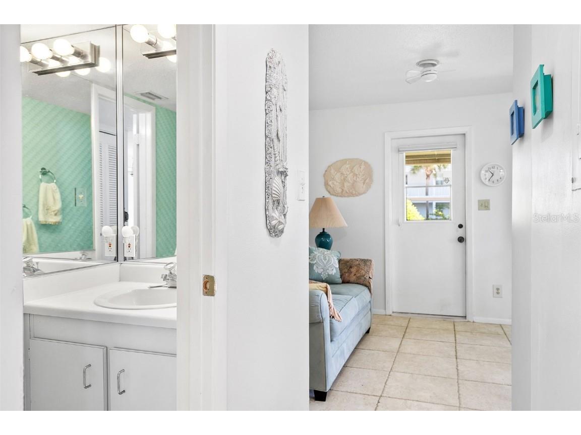 597 Sutton Place Longboat Key FL 34228 - SARASOTA BAY GULF OF MEXICO A4669989 image3