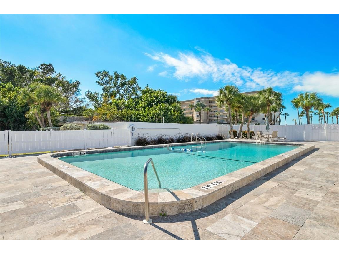 597 Sutton Place Longboat Key FL 34228 - SARASOTA BAY GULF OF MEXICO A4669989 image33