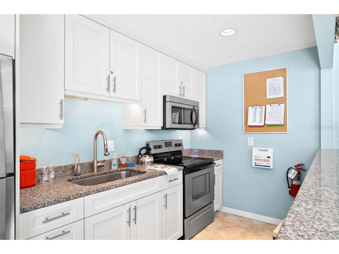 597 Sutton Place Longboat Key FL 34228 - SARASOTA BAY GULF OF MEXICO A4669989 image37