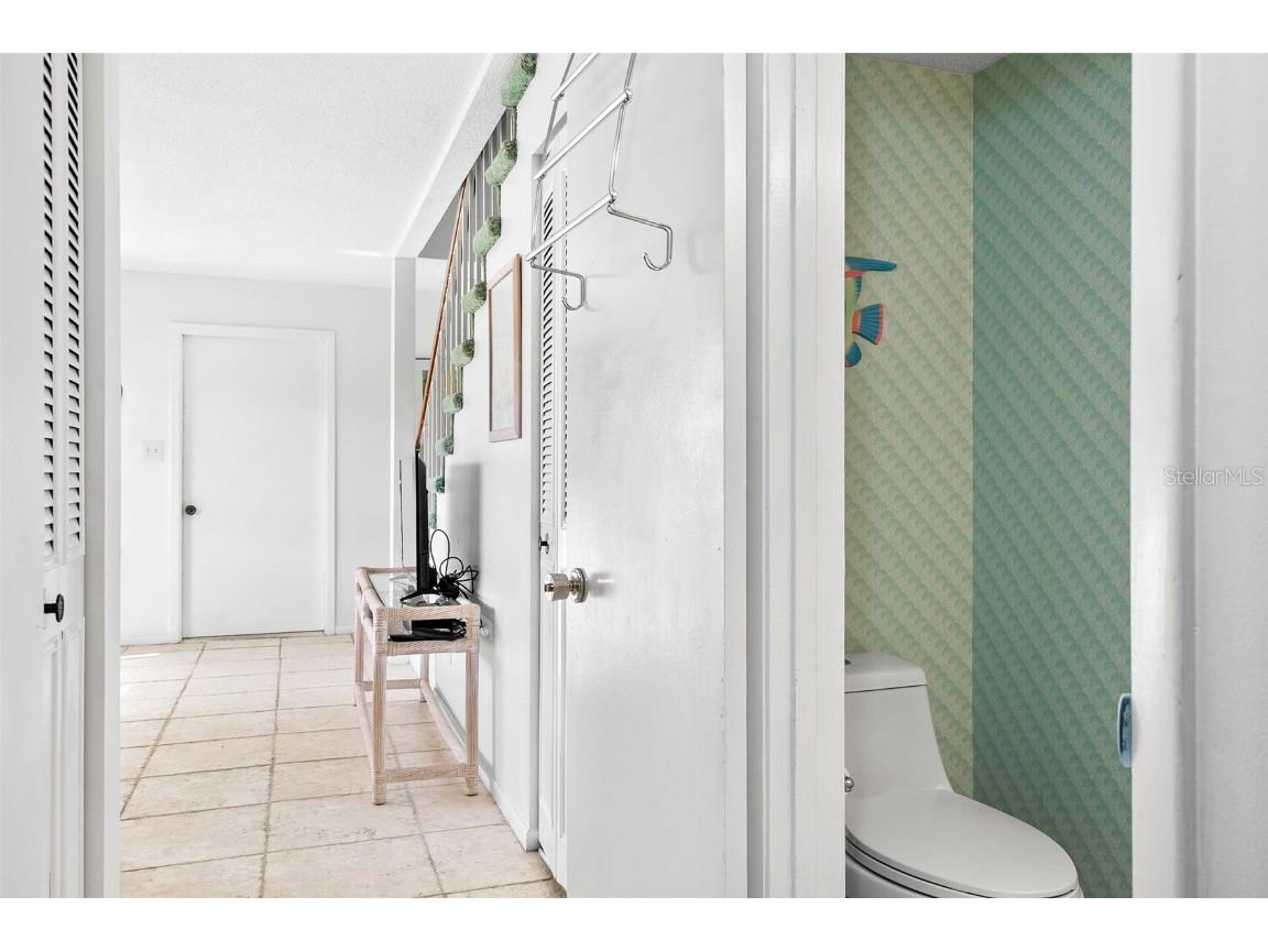 597 Sutton Place Longboat Key FL 34228 - SARASOTA BAY GULF OF MEXICO A4669989 image4