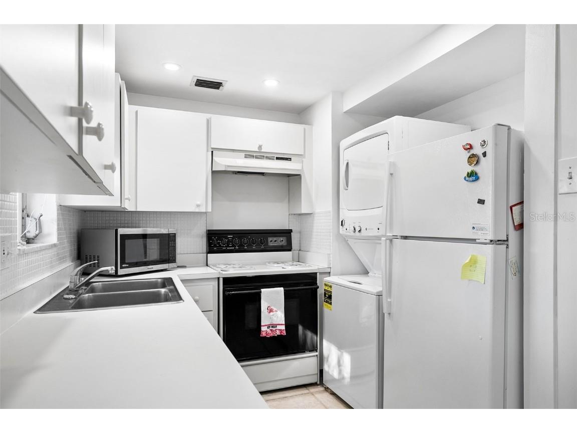 597 Sutton Place Longboat Key FL 34228 - SARASOTA BAY GULF OF MEXICO A4669989 image5