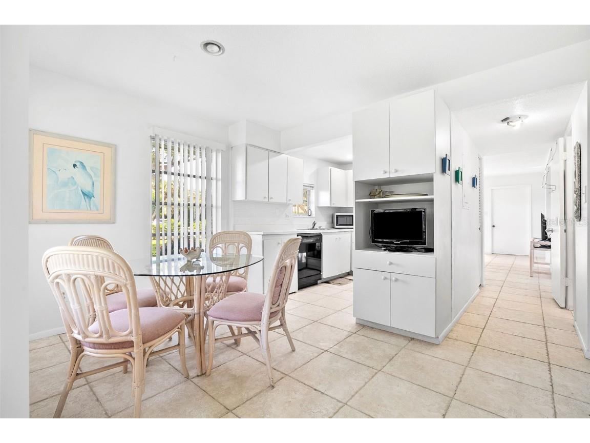 597 Sutton Place Longboat Key FL 34228 - SARASOTA BAY GULF OF MEXICO A4669989 image50