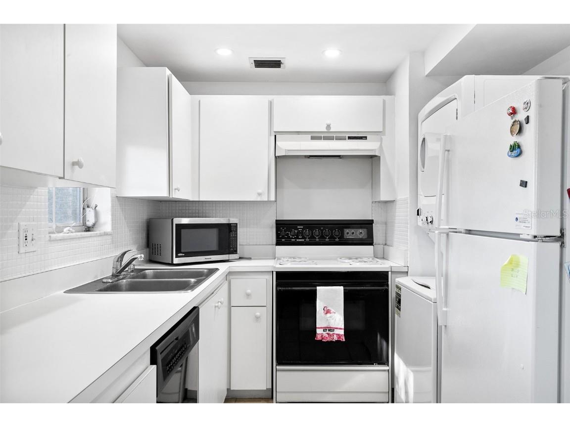 597 Sutton Place Longboat Key FL 34228 - SARASOTA BAY GULF OF MEXICO A4669989 image6