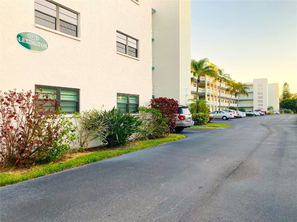 5970 80th Street N #402 Saint Petersburg FL 33709 U8188868 image1