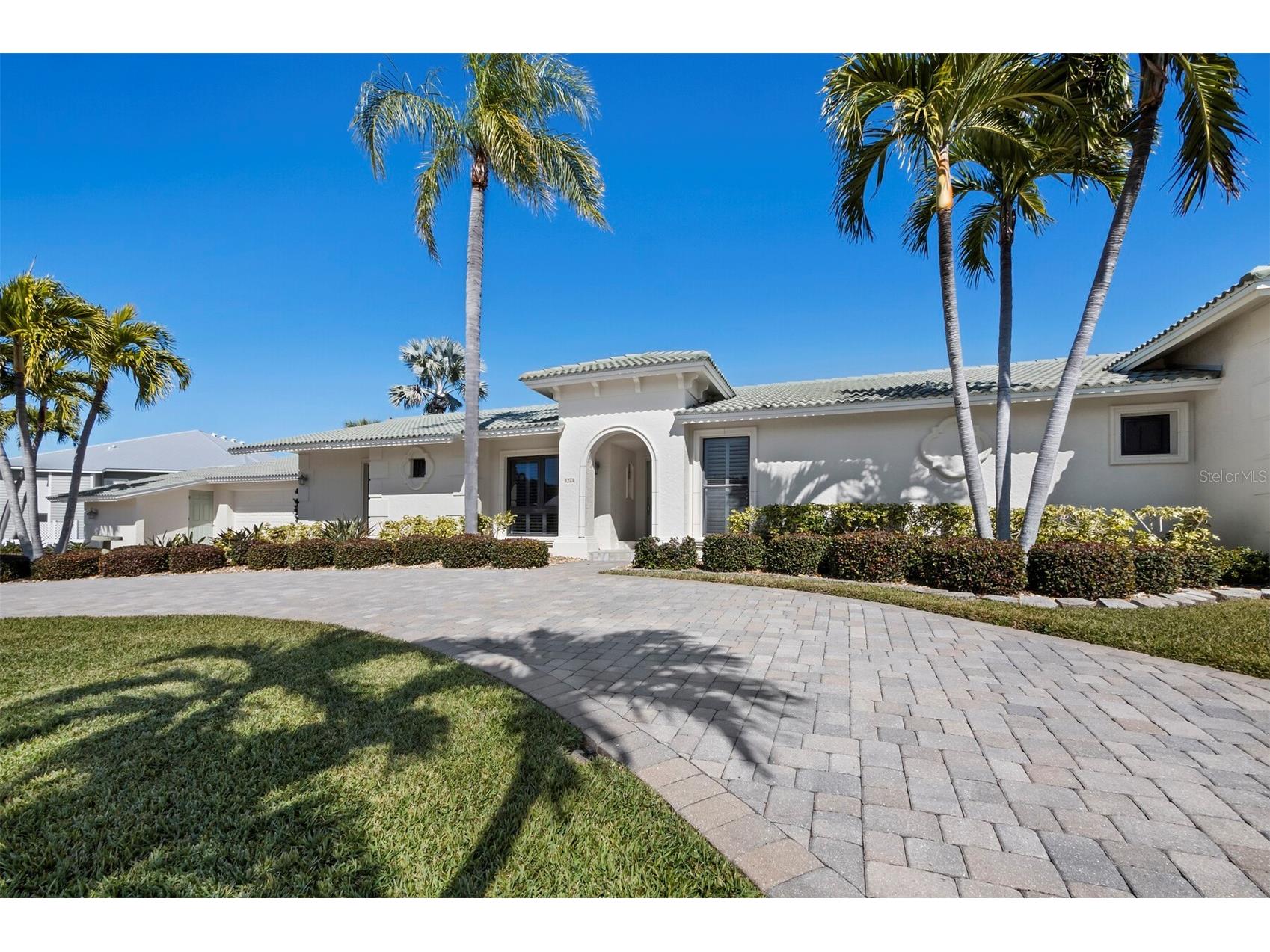 5970 Emerald Harbor Drive Longboat Key FL 34228 - SARASOTA BAY A4681905 image1