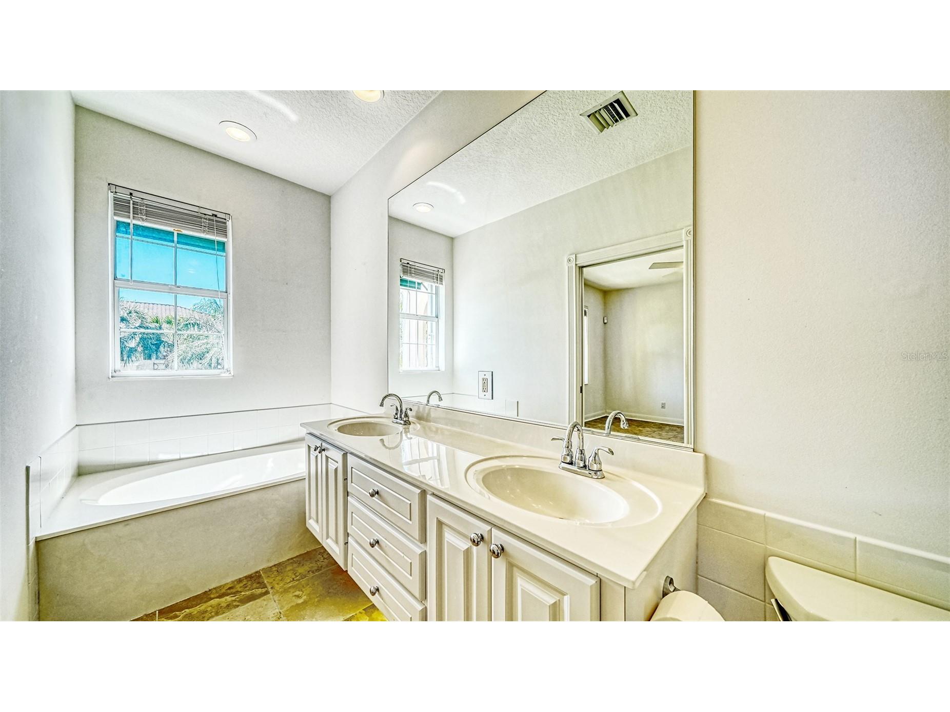 5970 Giardino Lane Sarasota FL 34232 A4682220 image16