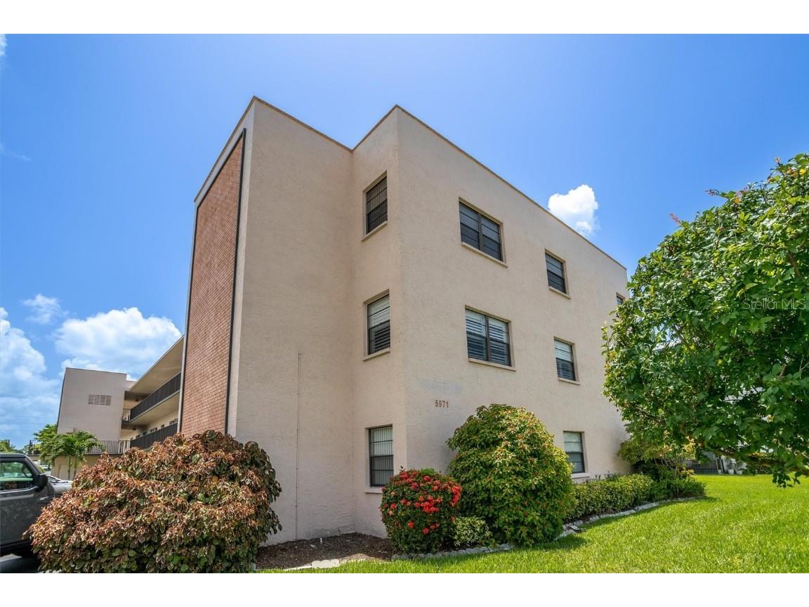 5971 Terrace Park Drive N #101 Saint Petersburg FL 33709 U8169079 image1