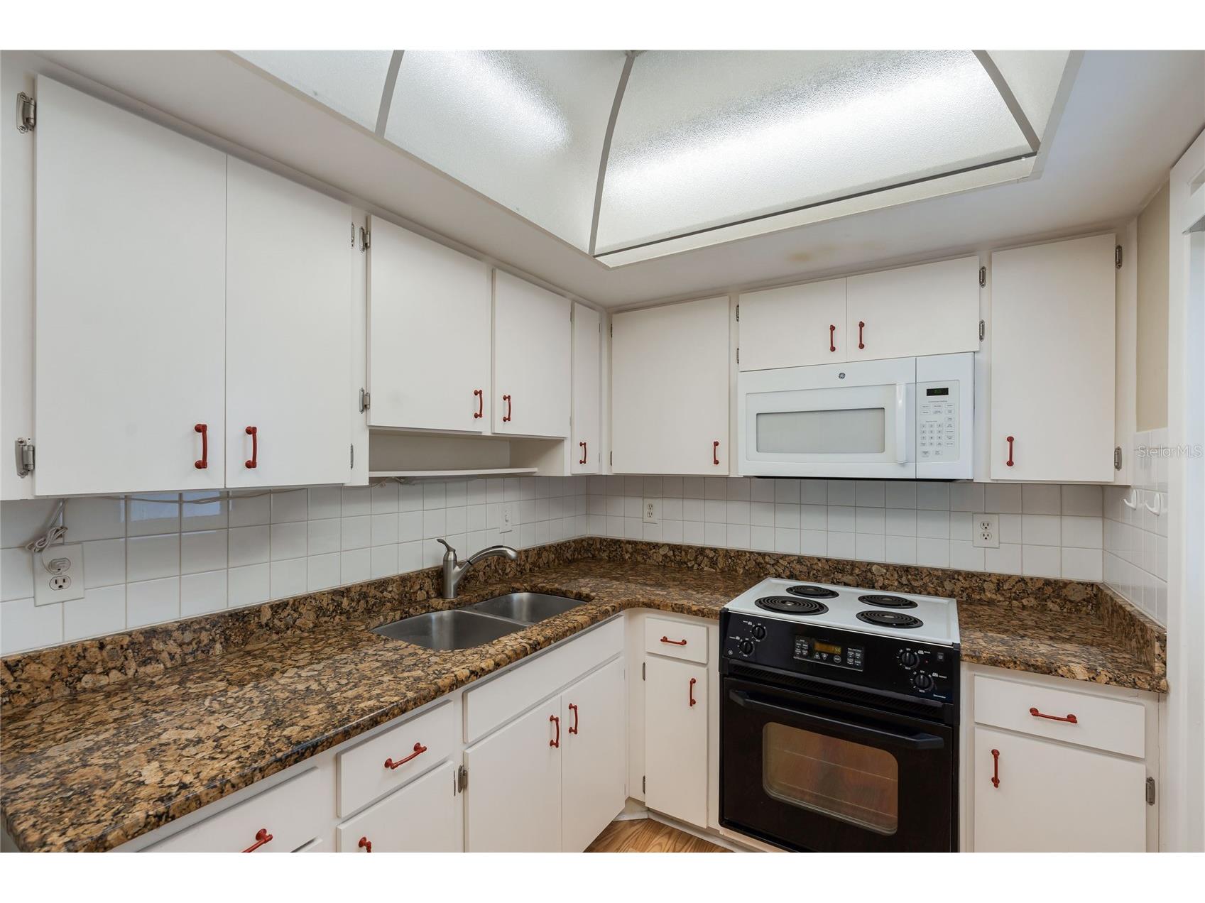 5972 Hibiscus Drive #207 Bradenton FL 34207 A4688096 image3