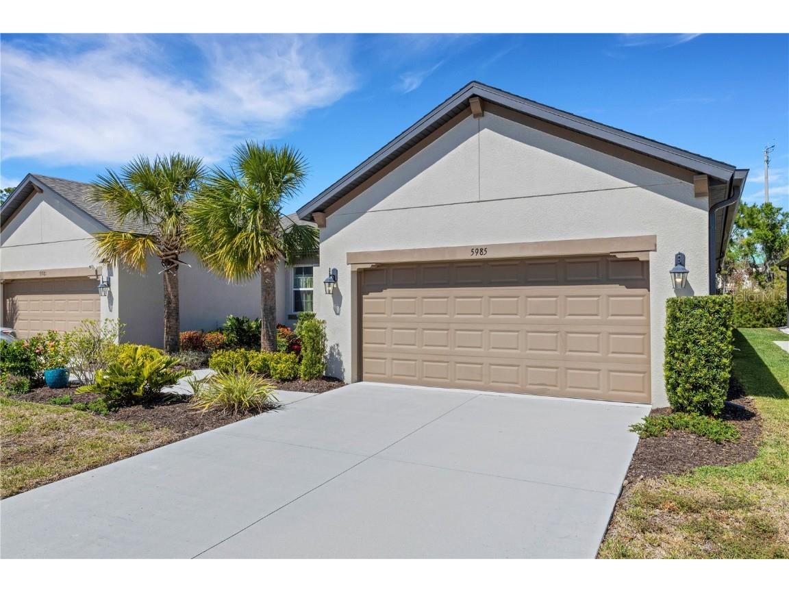 5985 Amberly Drive Bradenton FL 34208 A4651603 image1