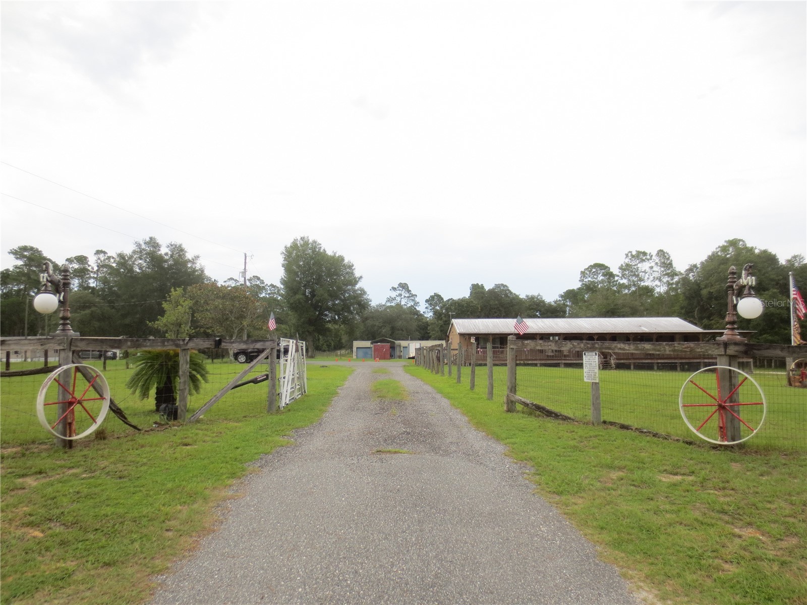 5995 SE 183rd Avenue Road Ocklawaha FL 32179 OM725783 image6
