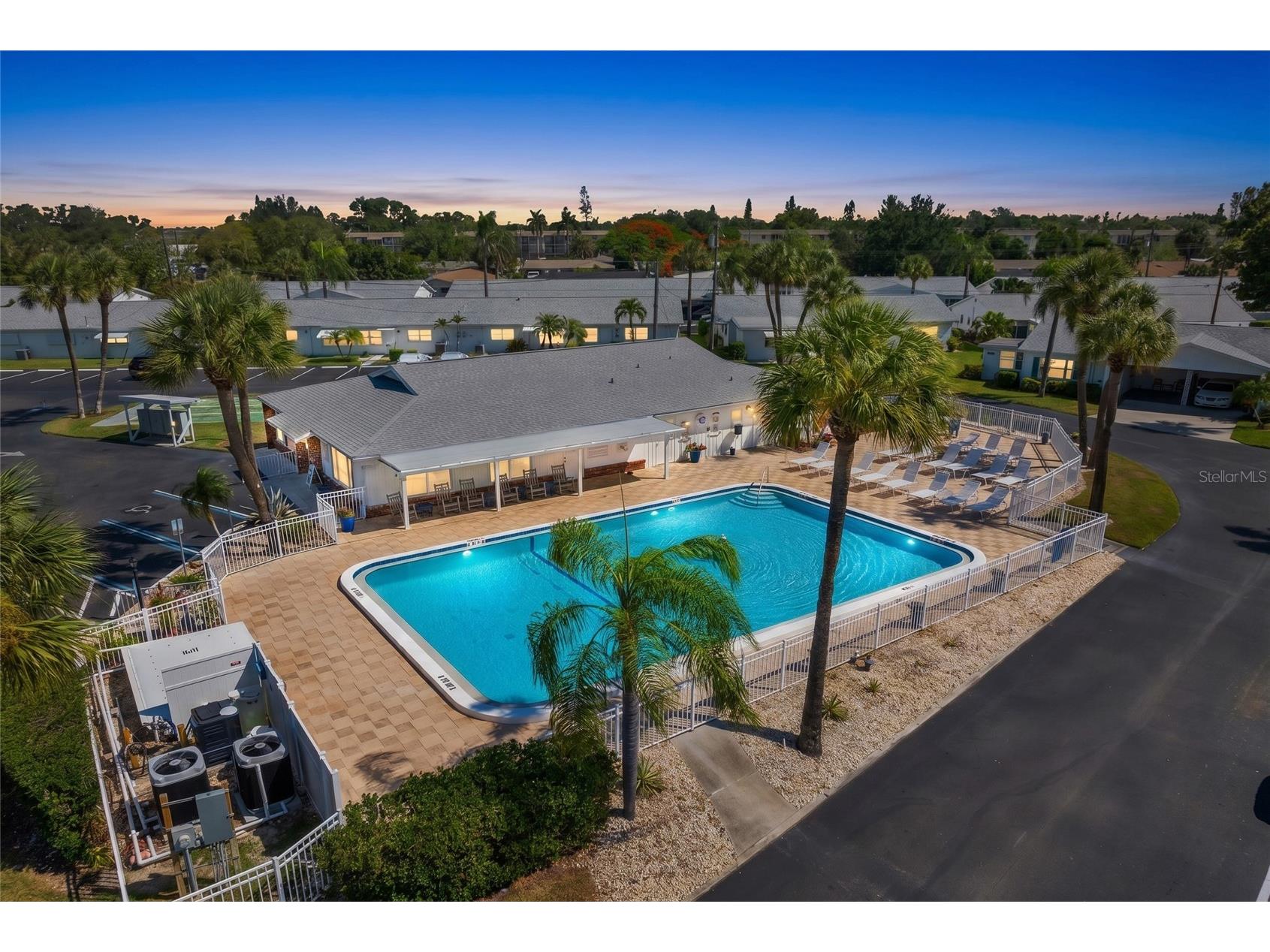 5996 Hibiscus Drive #6 Bradenton FL 34207 A4693883 image3