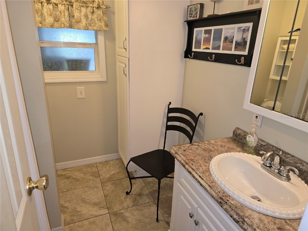 6 S Botany Bay Circle Englewood FL 34223 - FOUNTAIN VIEW A4675447 image8