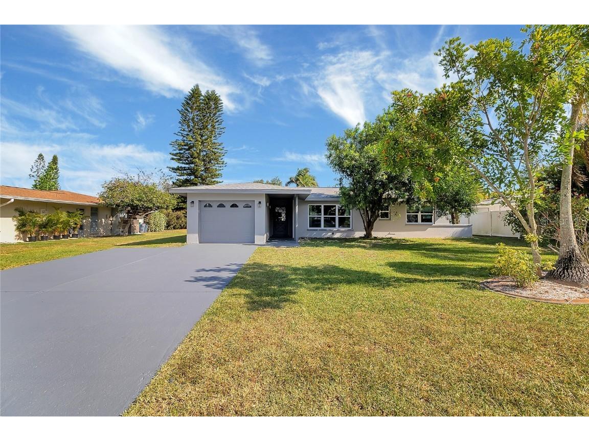 60 Golfview Road Rotonda West FL 33947 C7498757 image1