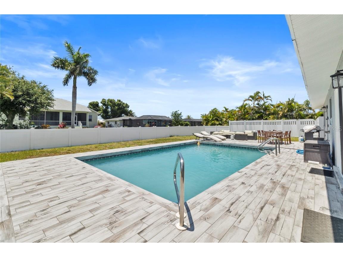 60 Golfview Road Rotonda West FL 33947 C7498757 image4