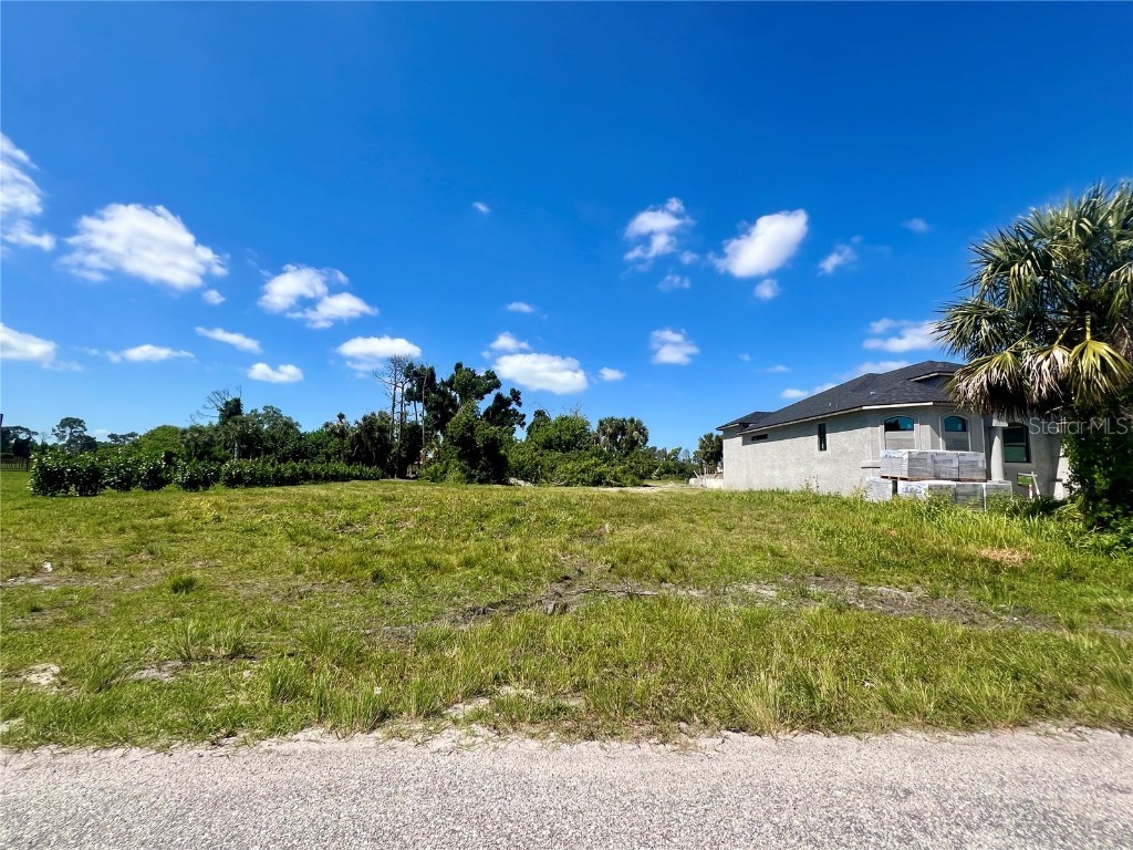 60 Pine Valley Court Rotonda West FL 33947 C7507375 image1