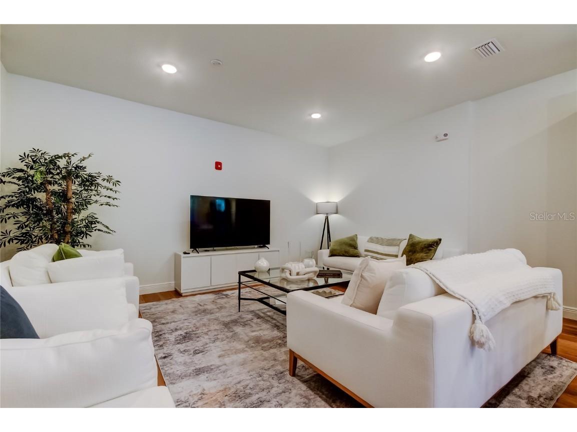 600 3rd Avenue S #302 Saint Petersburg FL 33701 TB8440922 image42