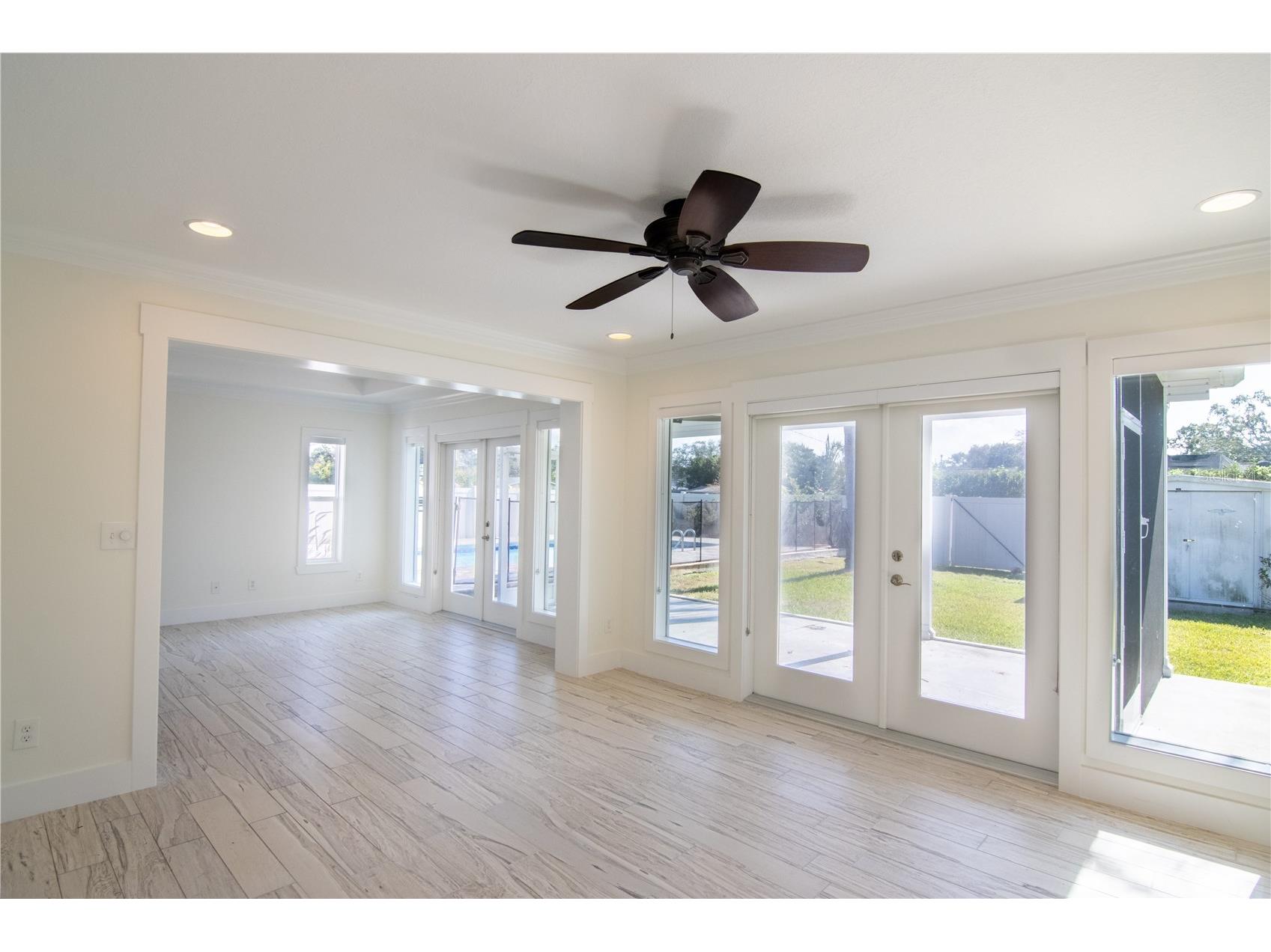 600 43rd Avenue NE Saint Petersburg FL 33703 TB8438903 image15