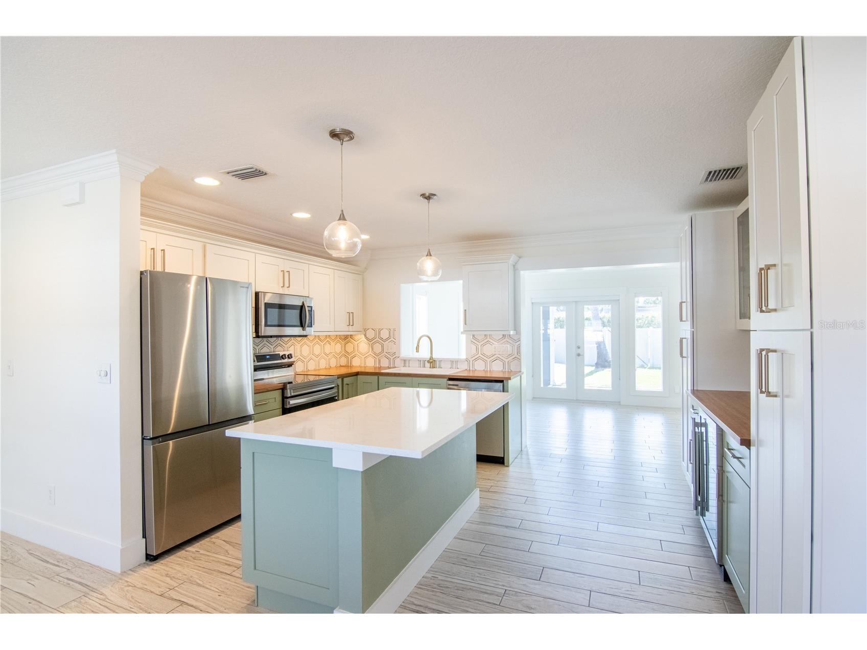 600 43rd Avenue NE Saint Petersburg FL 33703 TB8438903 image5