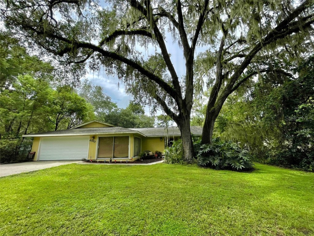 600 Lake Street Fruitland Park FL 34731 OM661036 image1