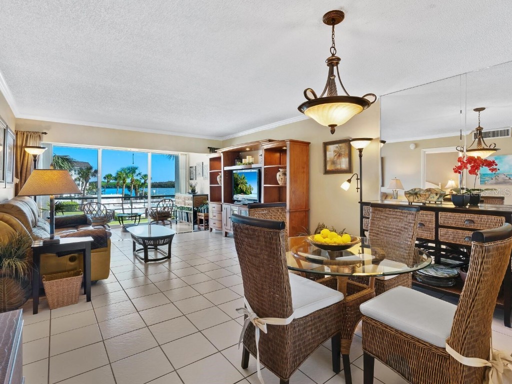 600 Sutton Place #201 Longboat Key FL 34228 - SARASOTA BAY A4602885 image2