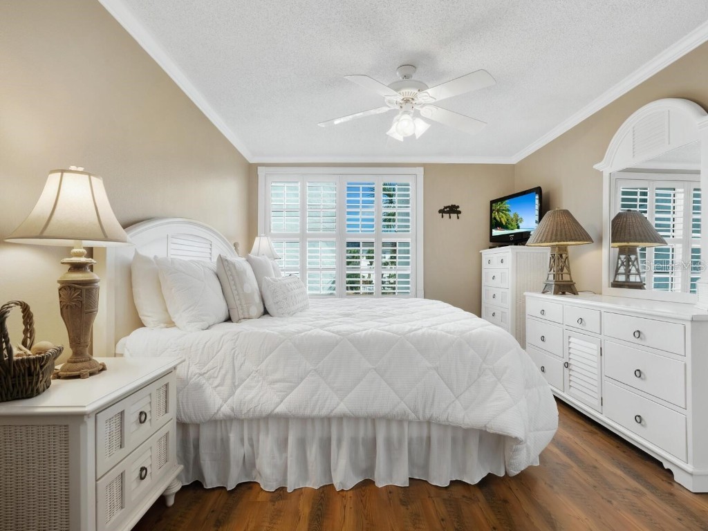 600 Sutton Place #201 Longboat Key FL 34228 - SARASOTA BAY A4602885 image3