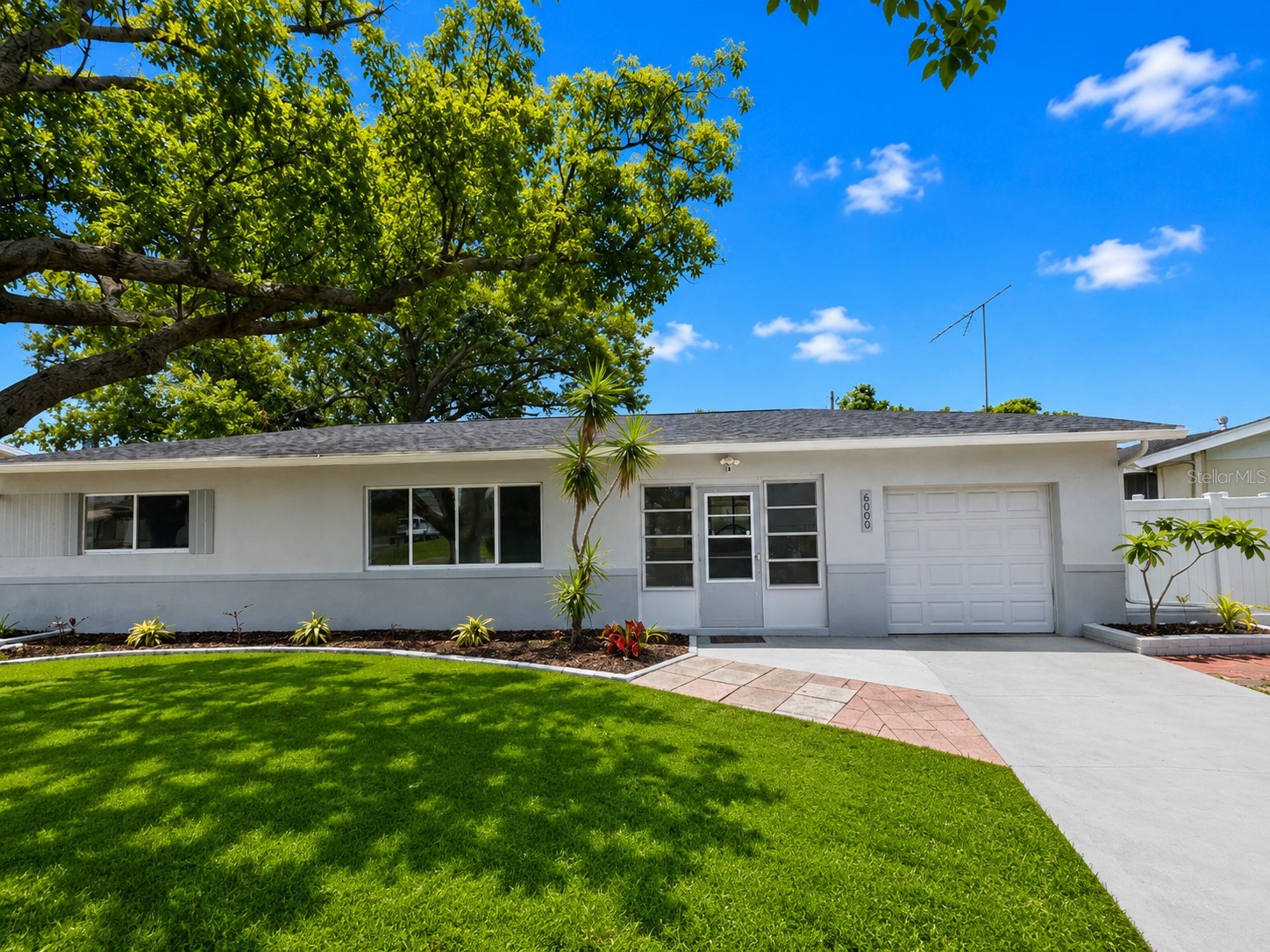 6000 42nd Avenue N Saint Petersburg FL 33709 TB8517395 image1