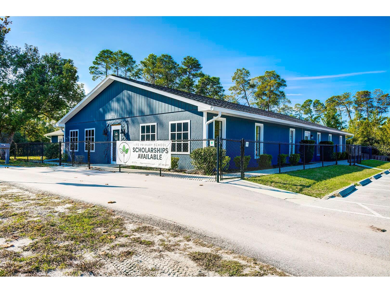 6001 Deltona Boulevard Spring Hill FL 34606 W7840727 image1