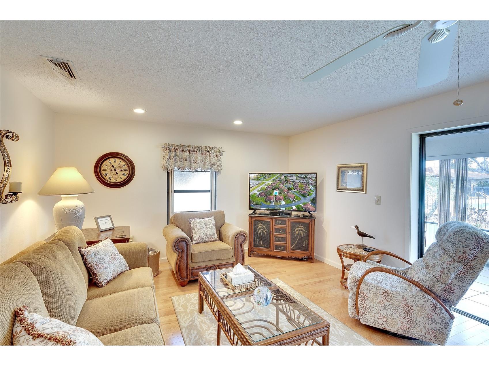 6004 Vivienda Drive #8 Bradenton FL 34207 A4685934 image24