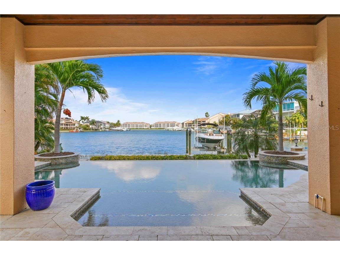 6005 Kipps Colony Drive E Gulfport FL 33707 U8193032 image1
