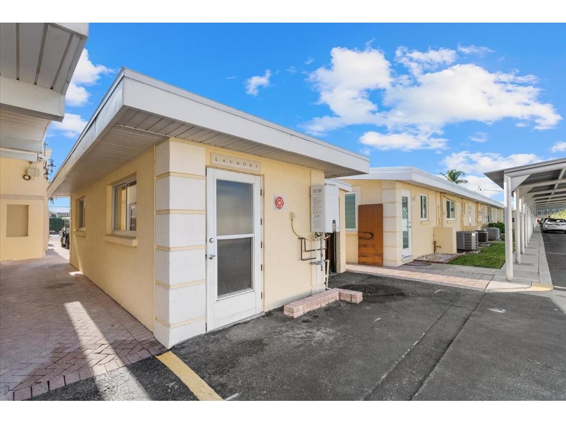 6006 Midnight Pass Road #11 Sarasota FL 34242 A4673426 image32