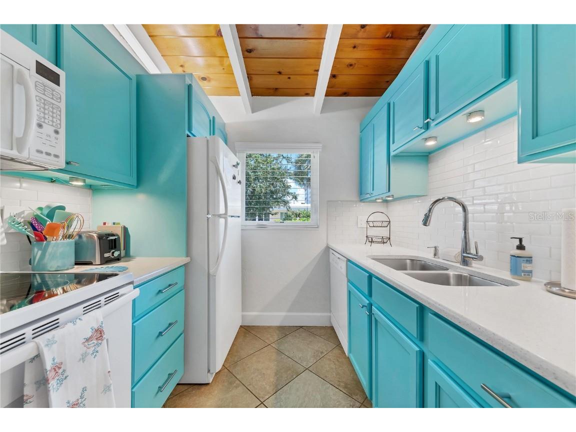 6006 Midnight Pass Road #16 Sarasota FL 34242 A4659596 image13