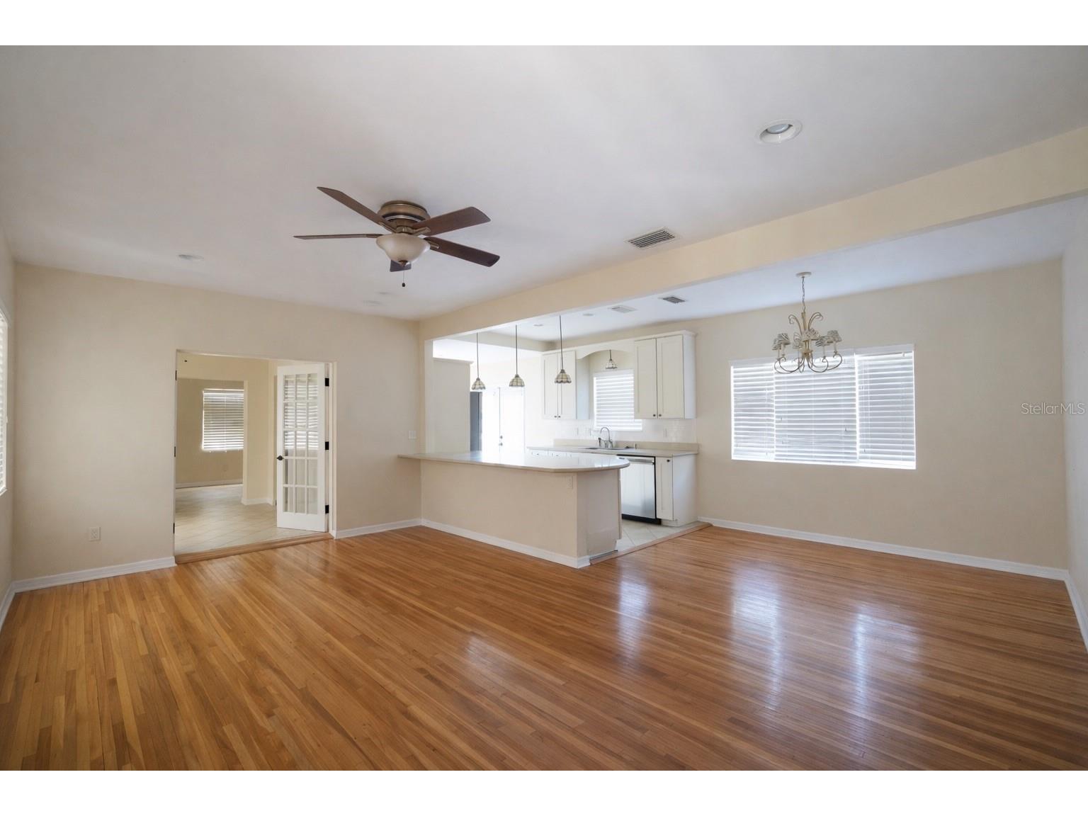 601 34th Avenue NE Saint Petersburg FL 33704 TB8482458 image17
