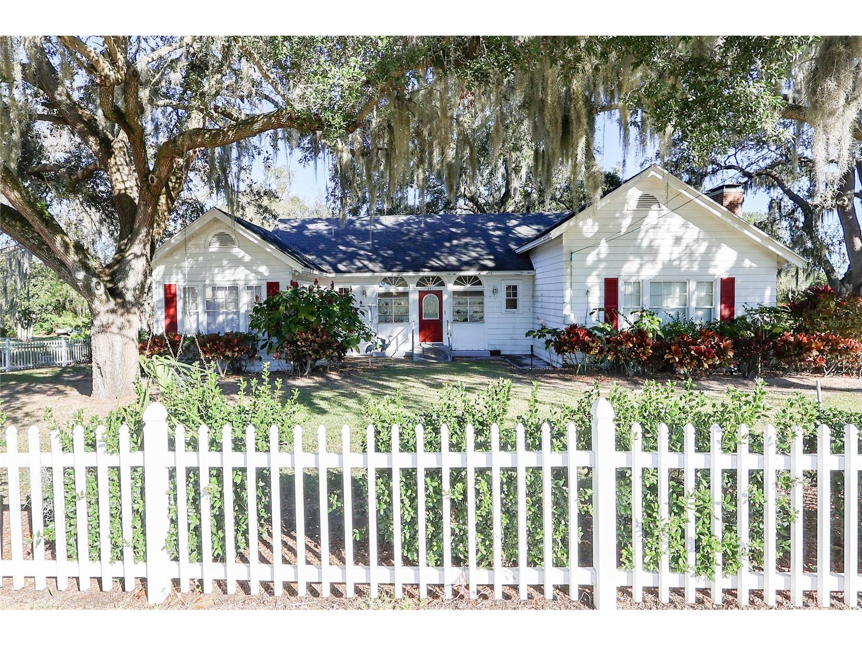601 Alta Vista Drive Haines City FL 33844 - LAKE EVA B4902158 image1