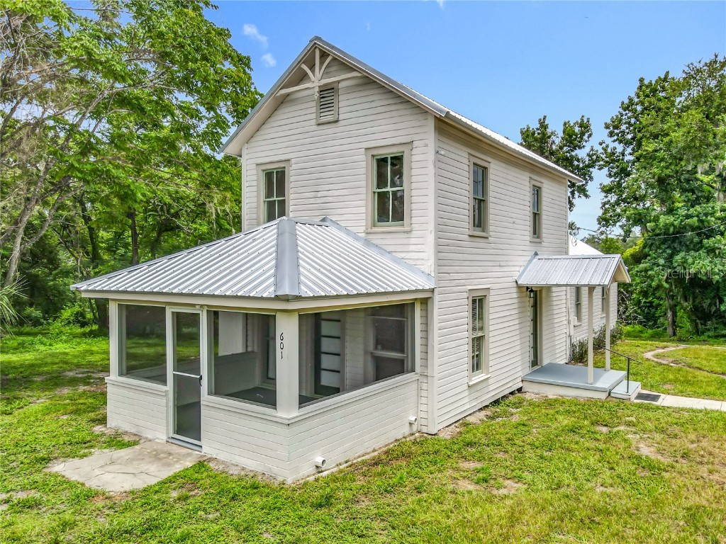 601 N Adelle Avenue Deland FL 32720 V4946203 image2