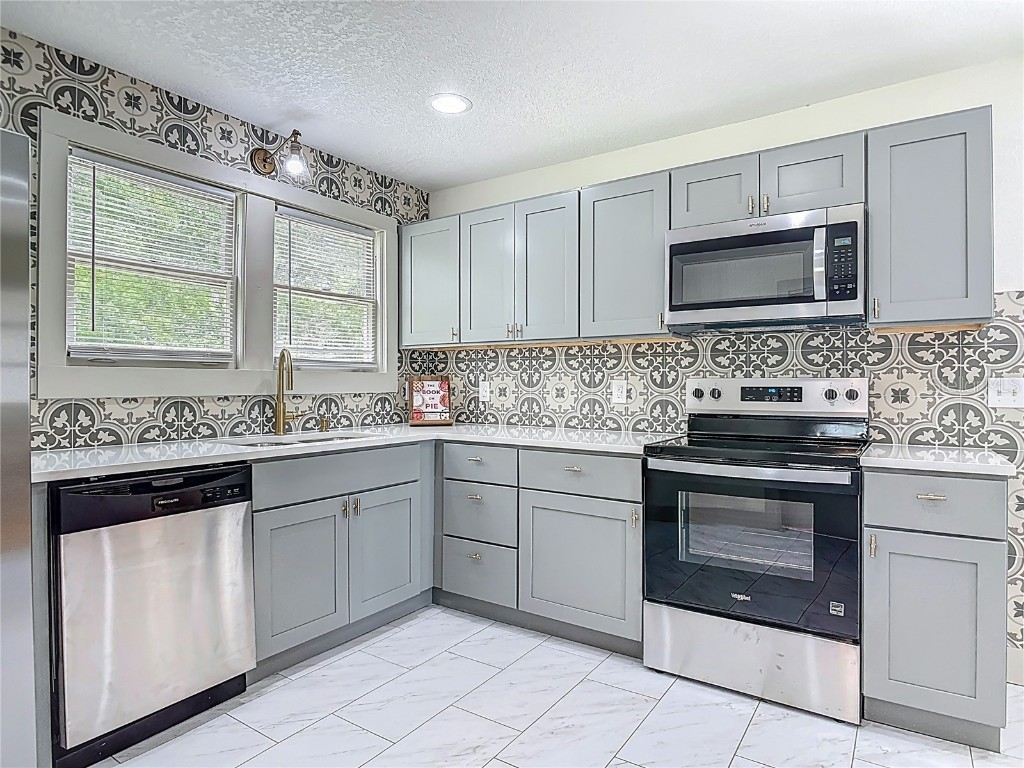 601 N Adelle Avenue Deland FL 32720 V4946203 image4