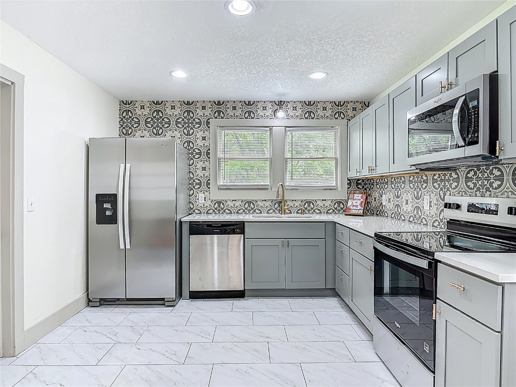 601 N Adelle Avenue Deland FL 32720 V4946203 image6