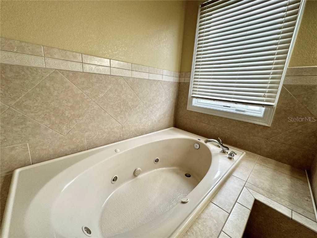 601 Saxony Boulevard Saint Petersburg FL 33716 TB8423760 image31