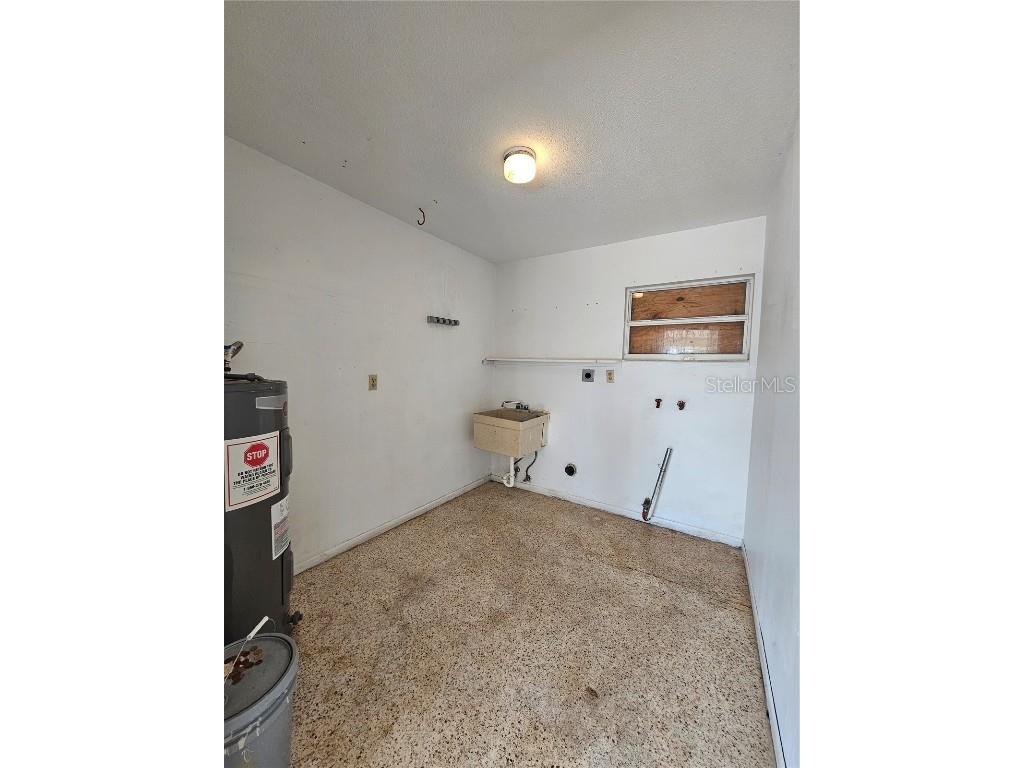 6010 Nutmeg Avenue Sarasota FL 34231 A4672372 image46