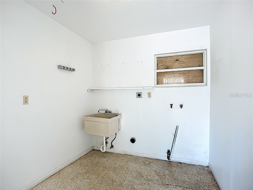 6010 Nutmeg Avenue Sarasota FL 34231 A4672372 image47