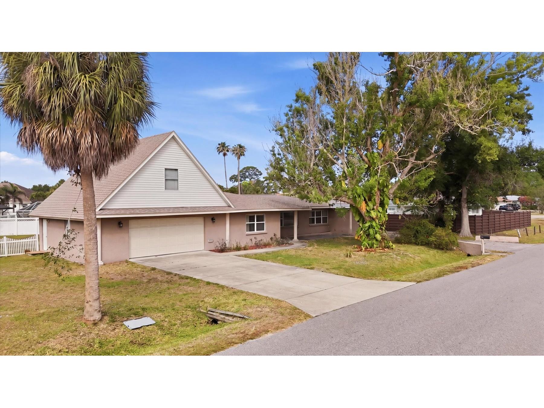 6014 Border Lane Sarasota FL 34231 A4692425 image1