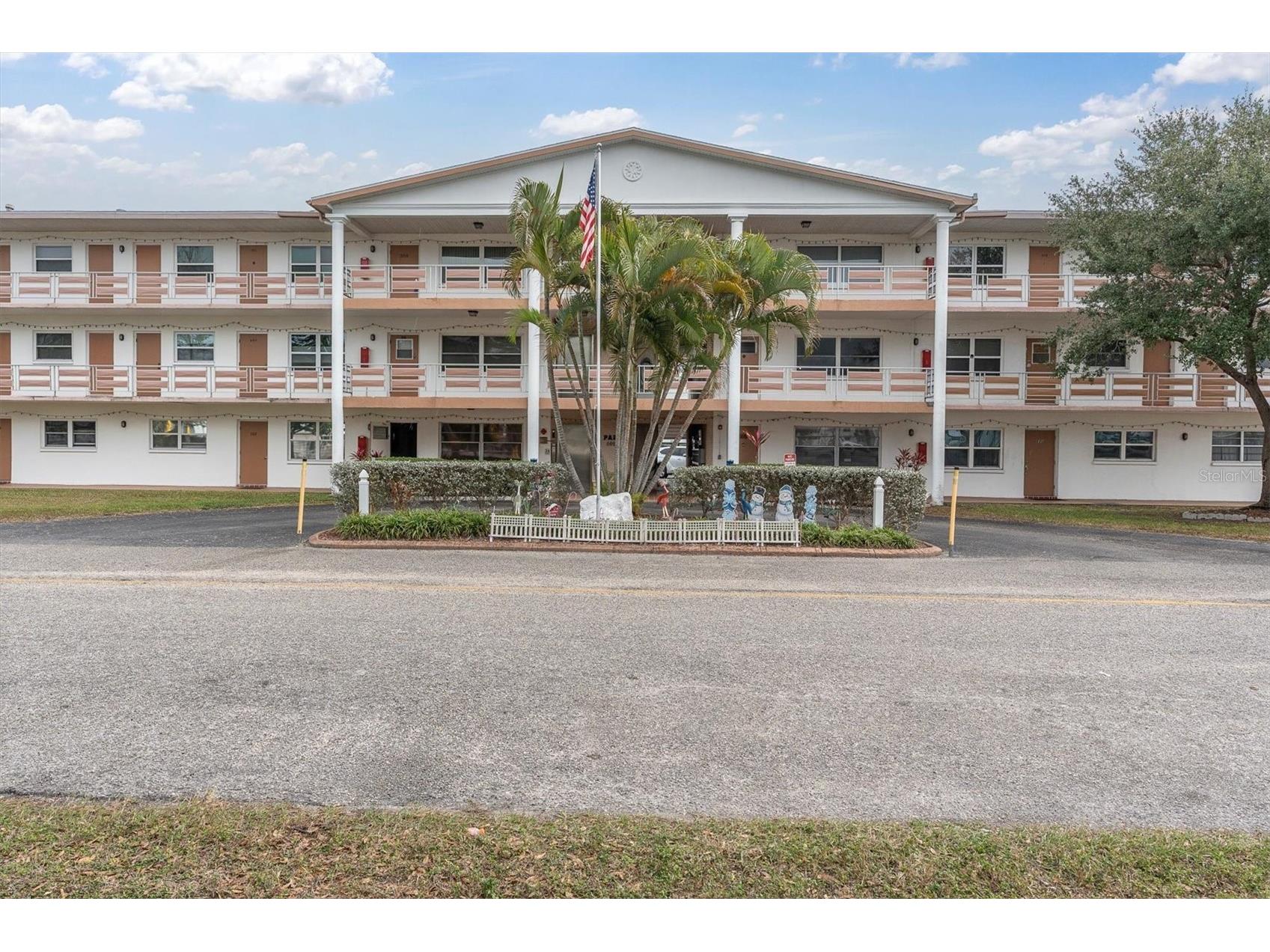 6015 19th Street N #109 Saint Petersburg FL 33714 TB8457841 image1