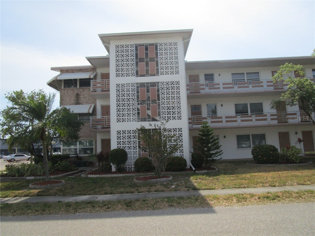 6015 19th Street N #301 Saint Petersburg FL 33714 TB8381802 image1