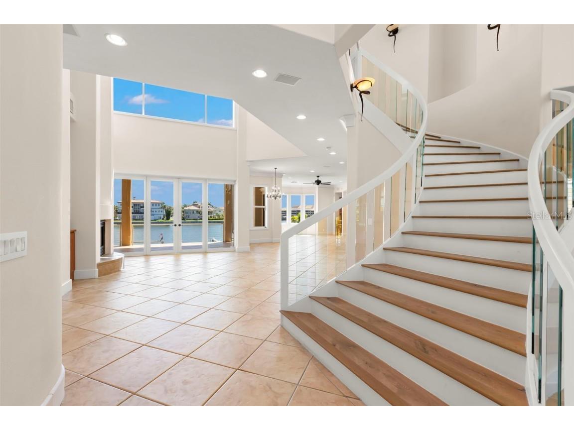 6015 Kipps Colony Drive E Gulfport FL 33707 - BOCA CIEGA BAY TB8334263 image1