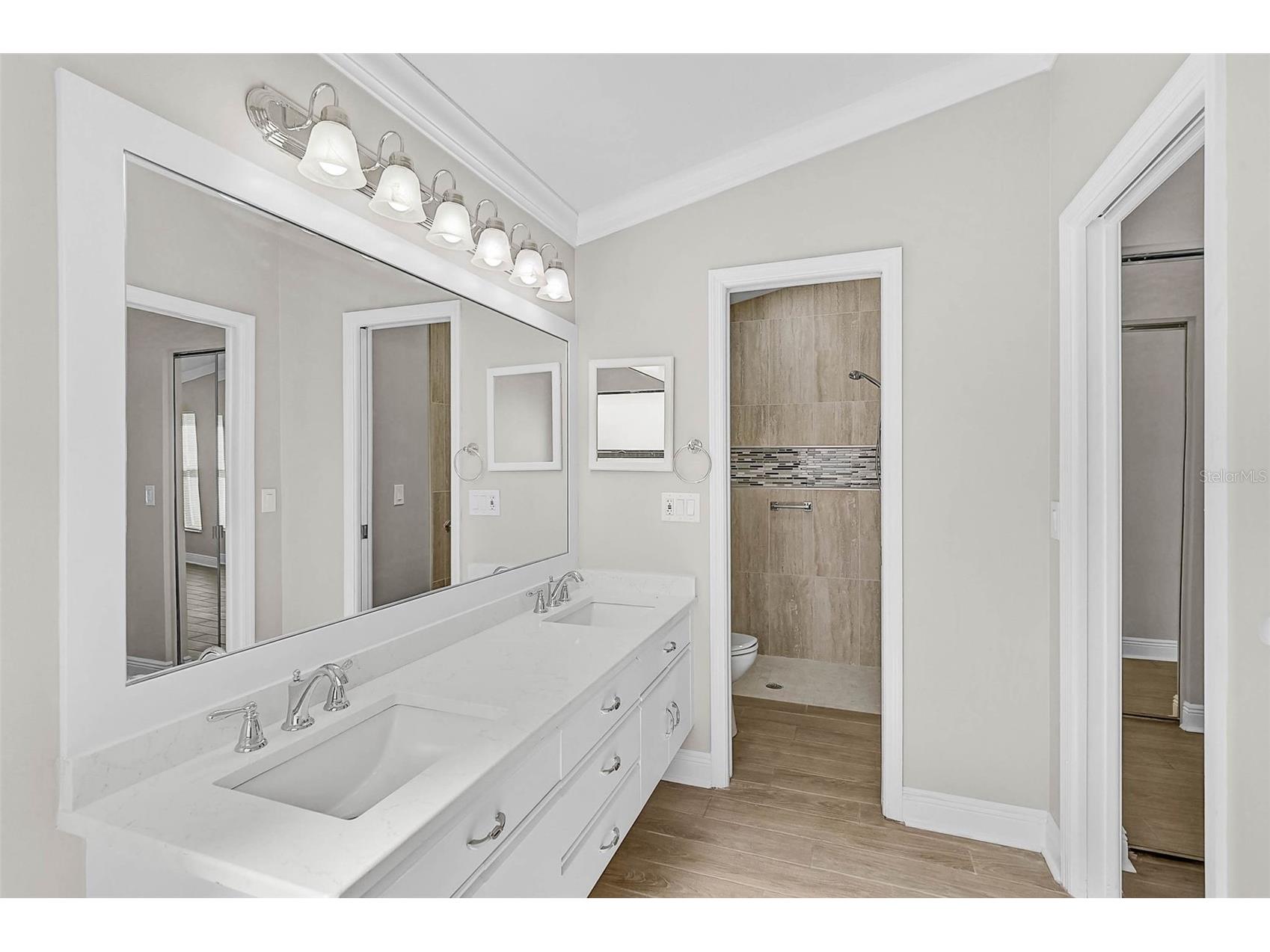 6017 Marella Drive Sarasota FL 34243 A4666772 image14