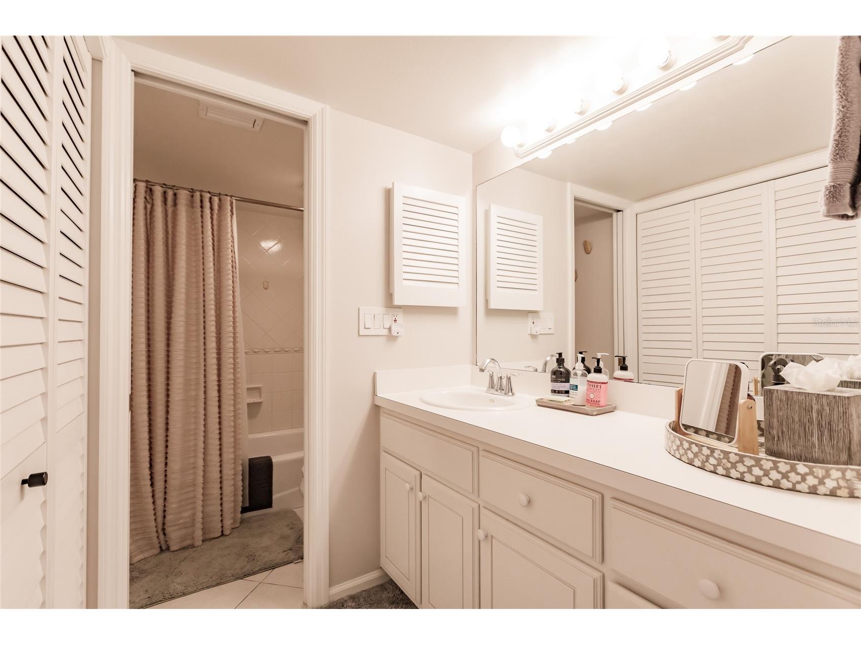 6018 W Peppertree Way #231B Sarasota FL 34242 TB8471102 image24