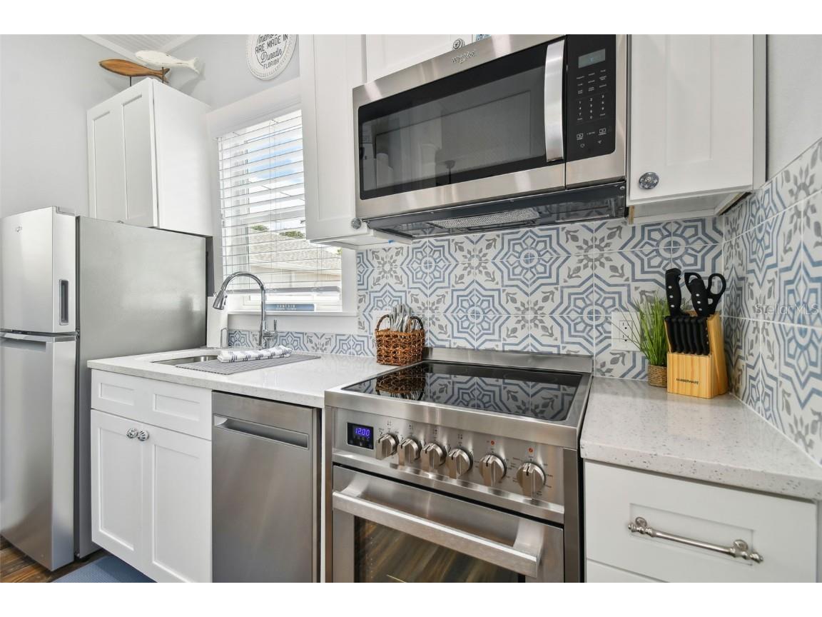 602 1/2 Skinner Boulevard Dunedin FL 34698 U8217238 image7