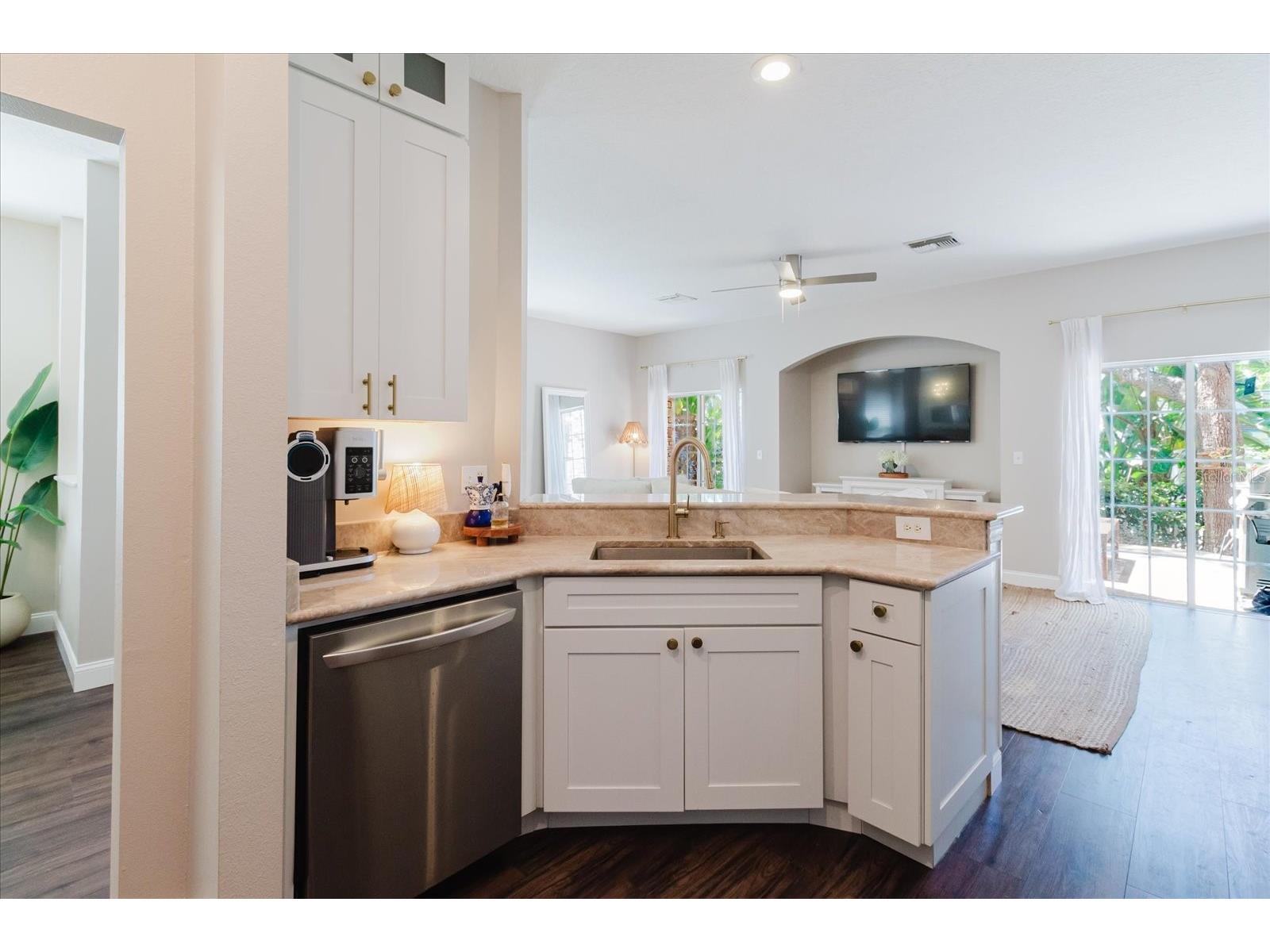 602 51st Avenue N Saint Petersburg FL 33703 TB8505574 image4