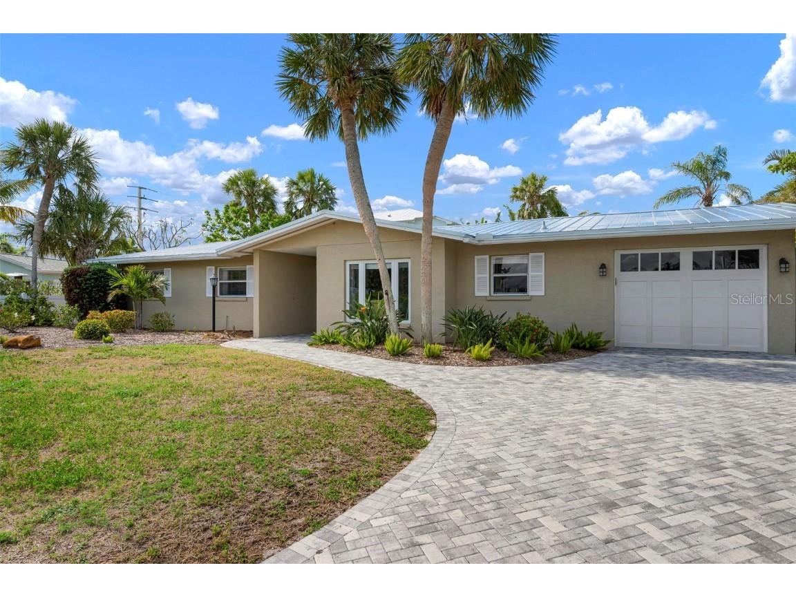602 Baronet Lane Holmes Beach FL 34217 A4652311 image1