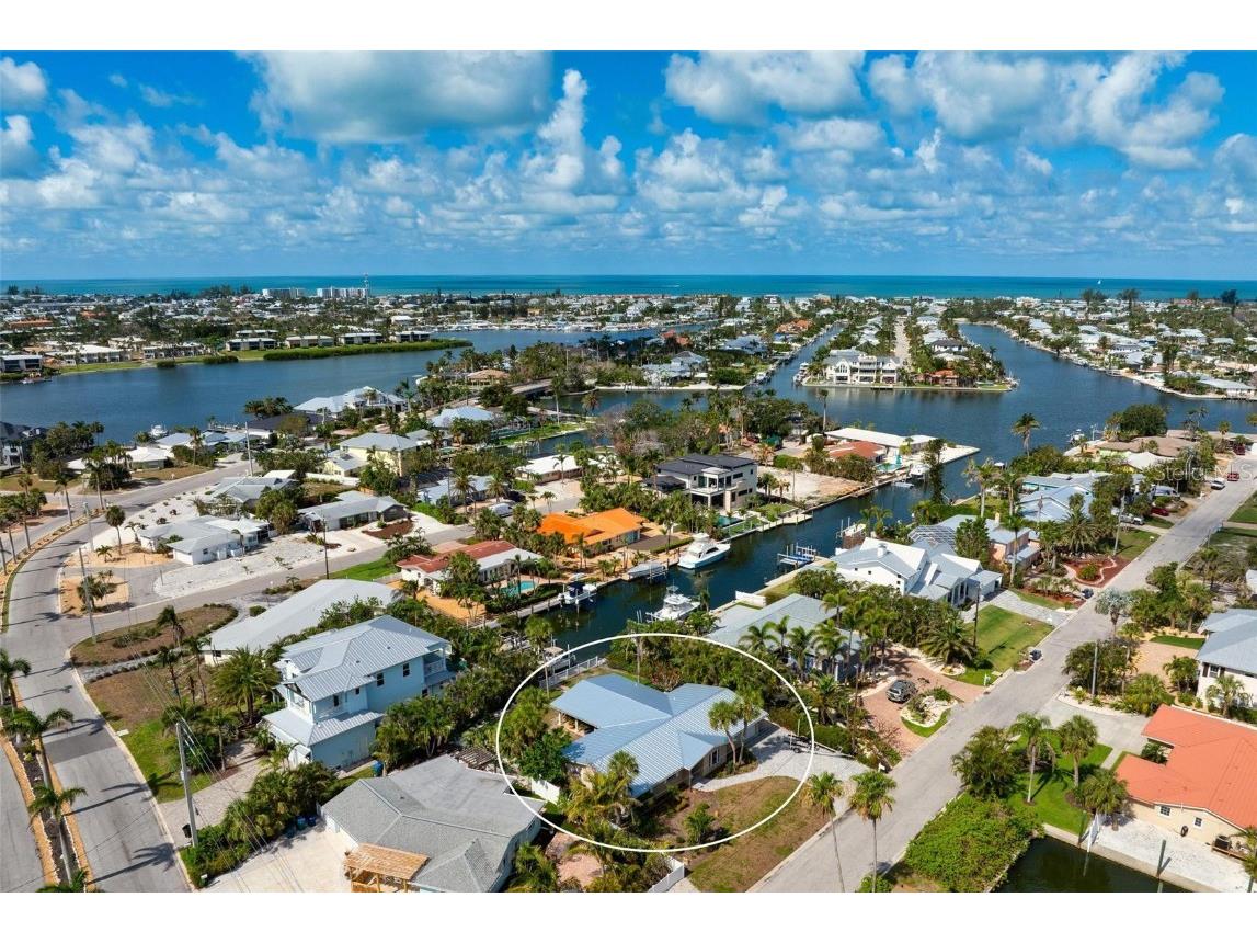 602 Baronet Lane Holmes Beach FL 34217 A4652311 image2