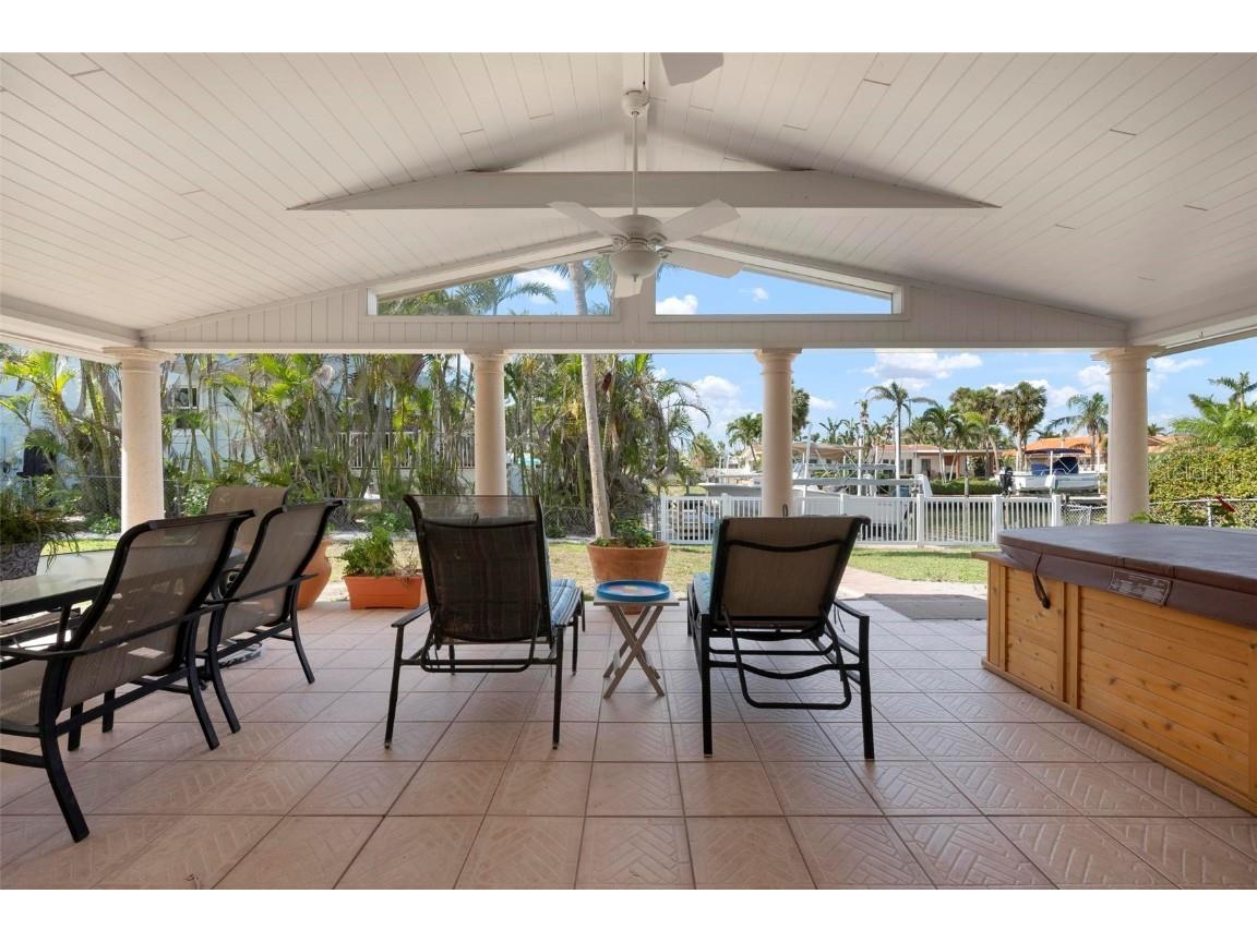 602 Baronet Lane Holmes Beach FL 34217 A4652311 image8